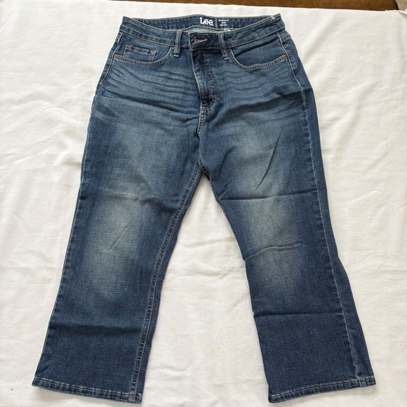 Lee Pants - Lee Regular Fit Capri‎ Mid Rise Women Jeans Size 12 Medium Wash Denim